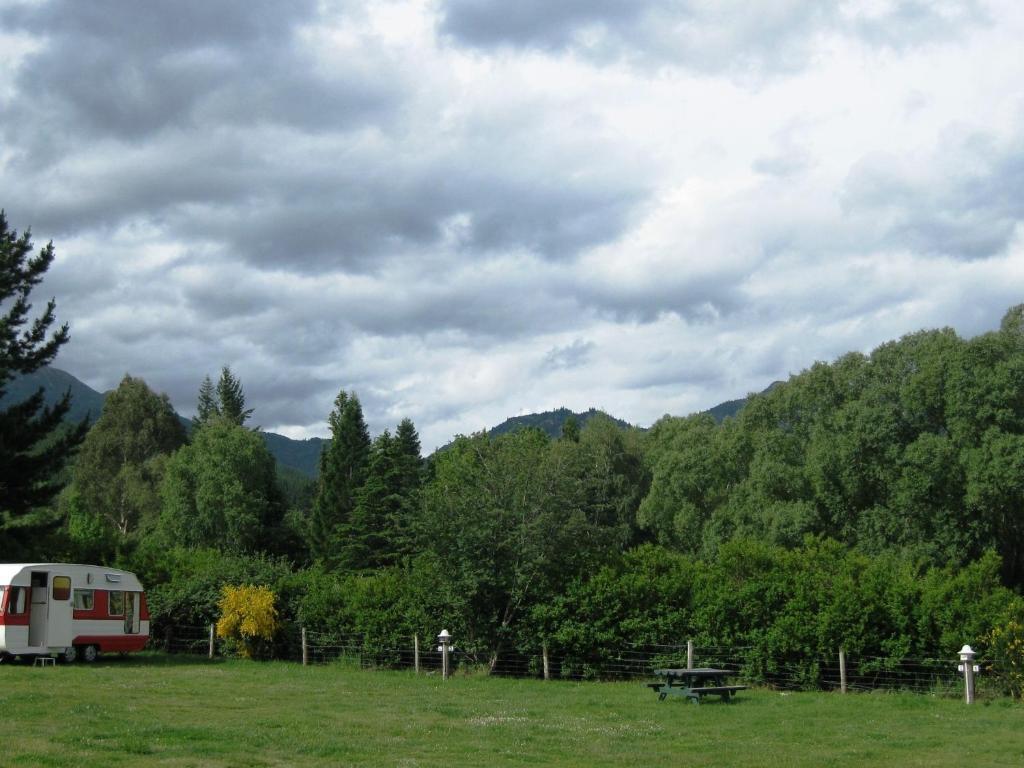 Alpine Holiday Apartments & Campground Ханмер-Спрингс Экстерьер фото