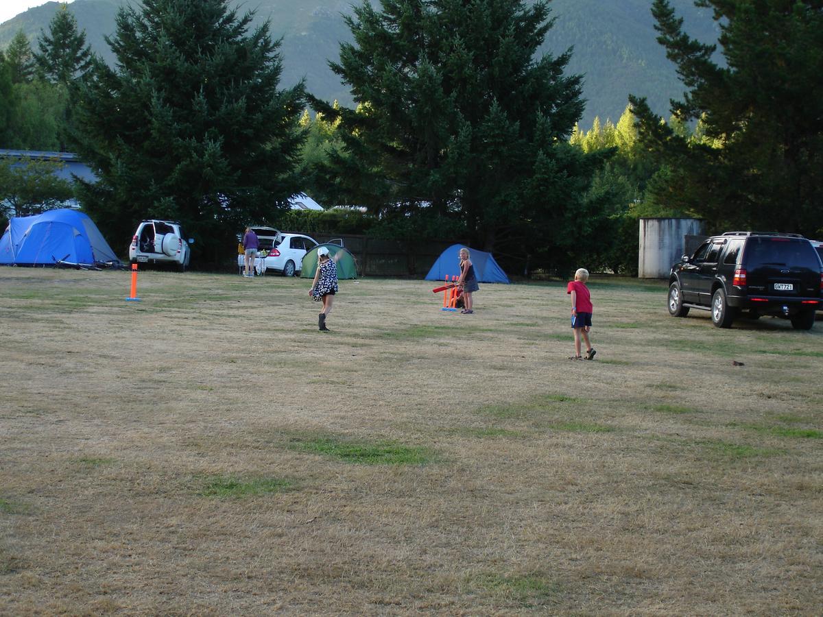 Alpine Holiday Apartments & Campground Ханмер-Спрингс Экстерьер фото